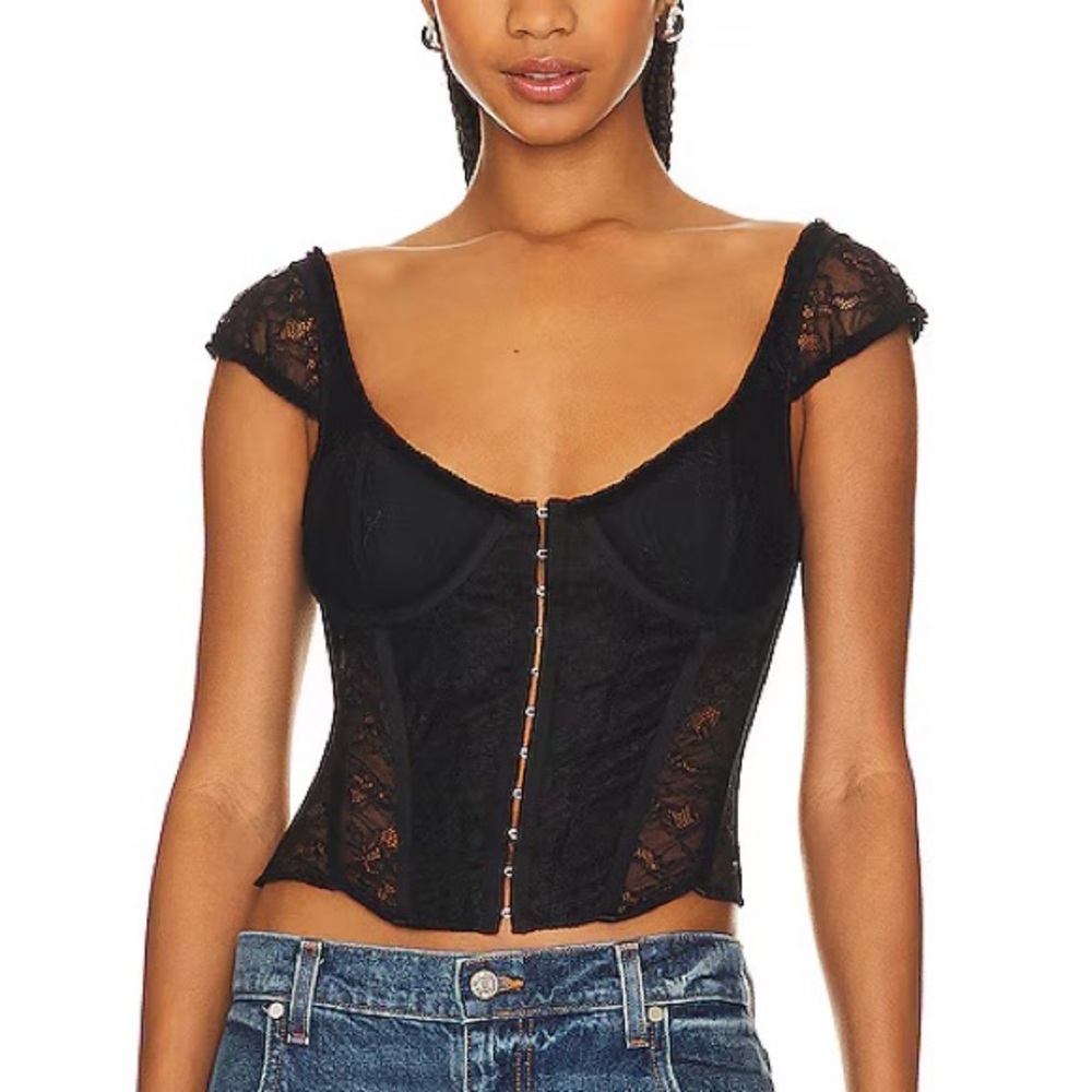 ASTR The Label Brooke Top in Black Size S